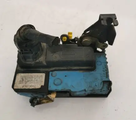 Volvo V70 Front door lock 30663042