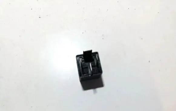 Volkswagen PASSAT B5.5 Other relay 8d0951253 370