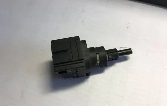 Volkswagen Polo IV 9N3 Brake pedal sensor switch 6Q0945511