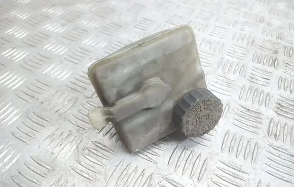 Brake fluid reservoir
