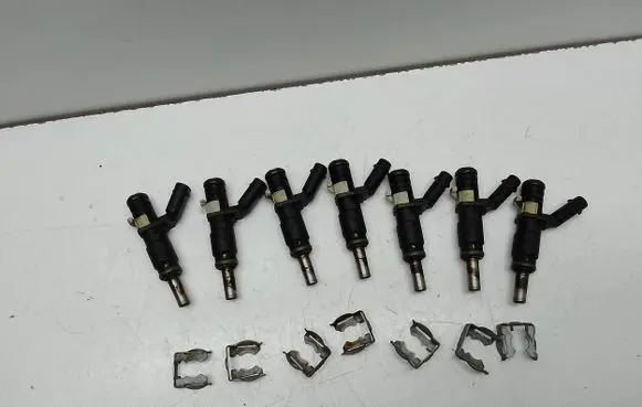 Mercedes-Benz GL X164 Fuel injector A2720780249 7104C04297