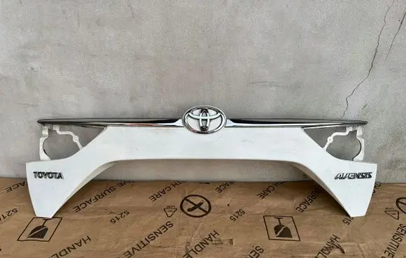 Toyota Avensis T270 Tailgate/boot lid cover trim 05140