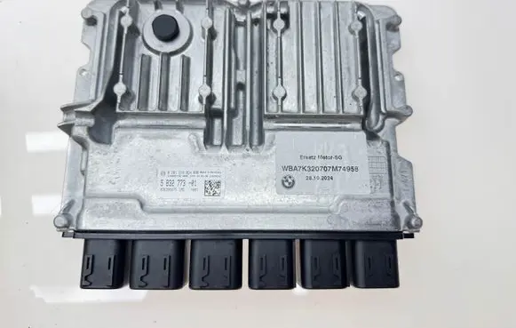 BMW 1 F40 Engine control unit/module 0261S108CH 5B327730