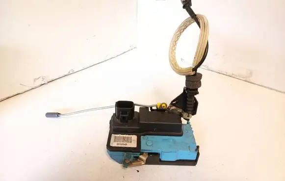 Volvo S60 Front door lock 8650546