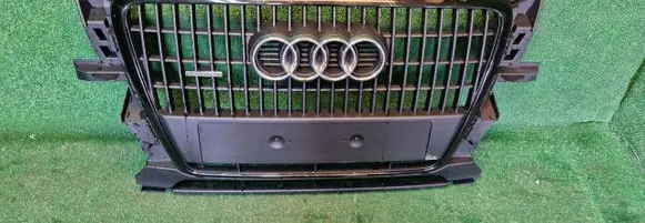 Audi Q5 SQ5 Front bumper upper radiator grill 8R0853651