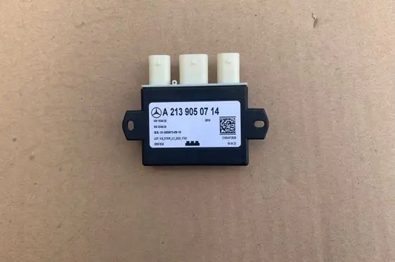 Mercedes-Benz E W213 Trunk lid opening control unit A2139050714 011066670640