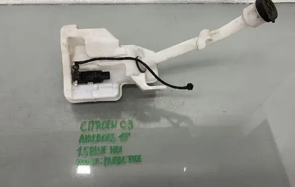 Citroen C3 Aircross Windshield washer fluid reservoir/tank 39160740
