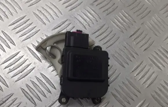 Volkswagen PASSAT B5.5 A/C air flow flap actuator/motor 8D1820511E