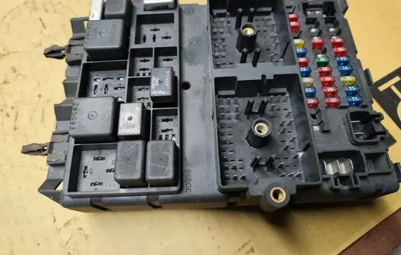 Jeep Grand Cherokee (WJ) Fuse module P56042942AC