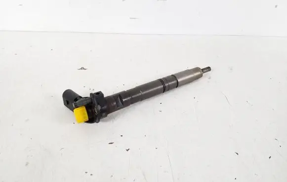 Audi A4 S4 B8 8K Fuel injector 03L130277
