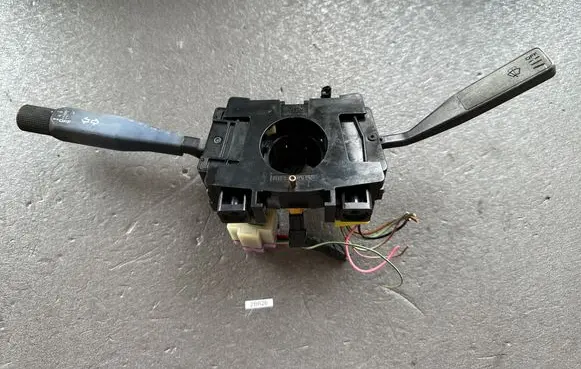 Nissan Patrol Y60 Other switches/knobs/shifts 2556094M10