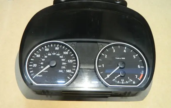 BMW 1 E81 E87 Speedometer (instrument cluster) 6983528