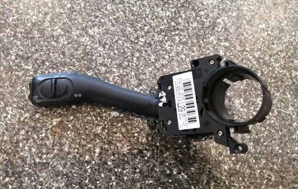 Volkswagen PASSAT B5.5 Indicator stalk 1J0953513A