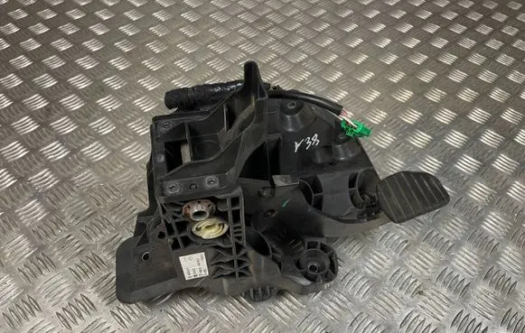Renault Trafic III (X82) Brake pedal 465016415R