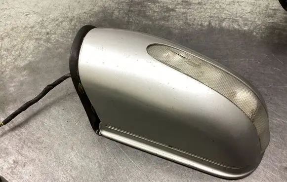 Mercedes-Benz C W203 Front door electric wing mirror 413133417