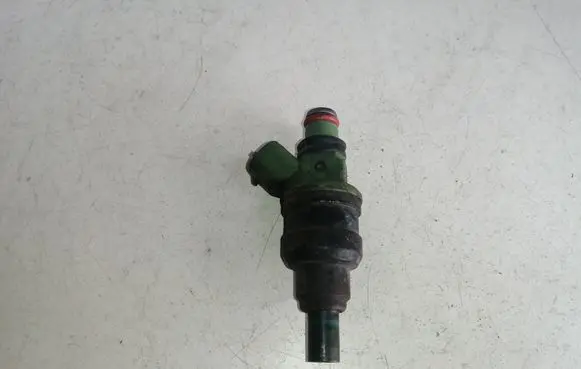 Mazda 323 F Fuel injector INP484