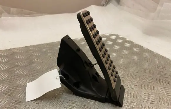 Mercedes-Benz E W213 Accelerator throttle pedal A2053000104