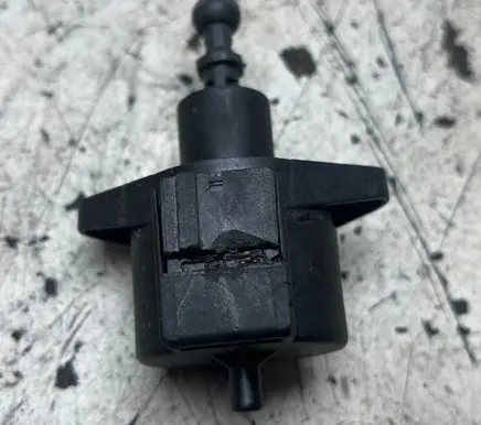 Audi A6 S6 C6 4F Headlight level adjustment motor 73485703