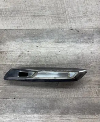 Front fender indicator light