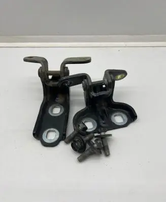 Rear door hinge set