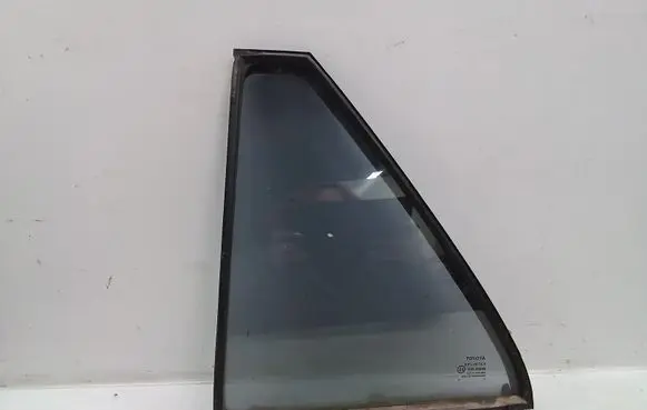 Toyota Avensis T250 Rear vent window glass 43R00048