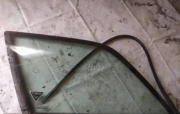 Audi 100 S4 C4 Rear side window as2
