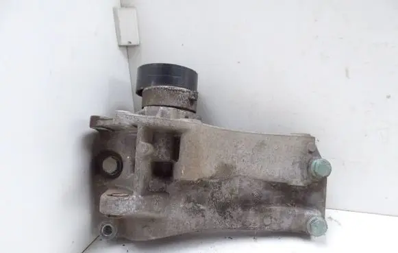 Volkswagen Golf IV Generator/alternator bracket 