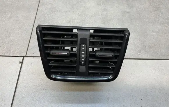 Rear air vent grill