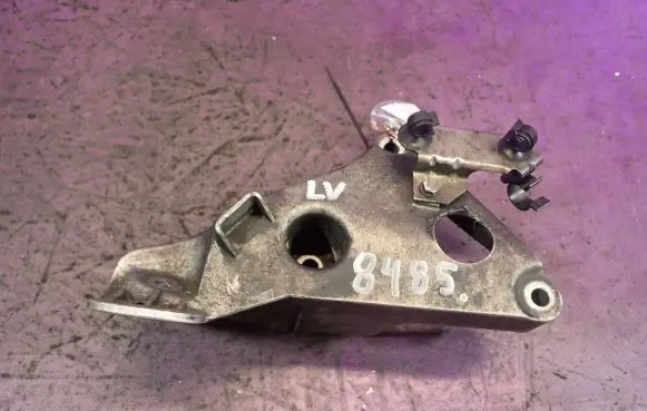BMW 5 E60 E61 Engine mounting bracket 2211677705301