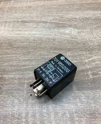 Volkswagen Transporter - Caravelle T4 Other relay 701955200 5WD005674
