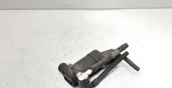 Volvo XC90 Windscreen/windshield washer pump 