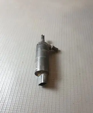 Skoda Octavia Mk3 (5E) Headlight washer pump 6R0955681