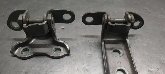 Rear door hinge set