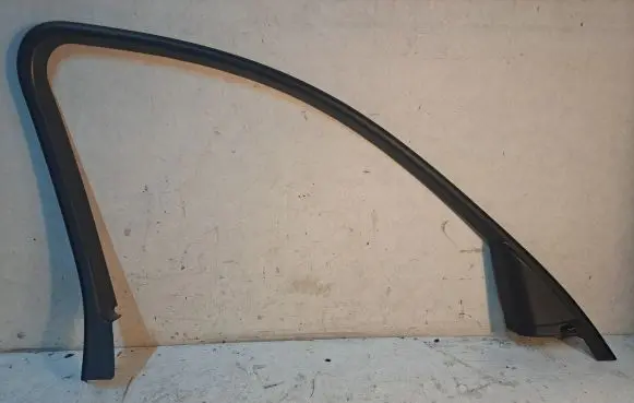 BMW 3 E90 E91 Front door window/glass frame 7060205