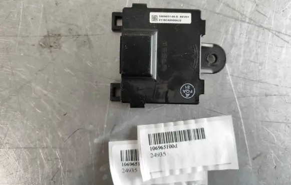 Tesla Model S Door control unit/module 106965100D