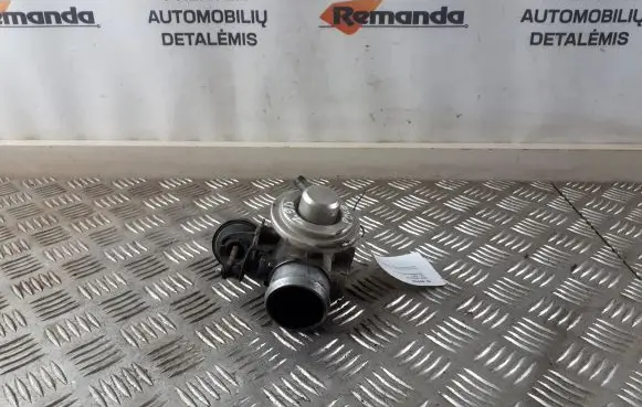 Volkswagen Polo EGR valve 038131501M 038129637B