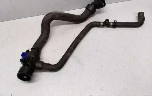 Volkswagen PASSAT B5.5 Engine coolant pipe/hose