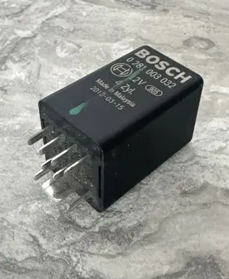 Audi A6 S6 C7 4G Glow plug pre-heat relay 038907281B