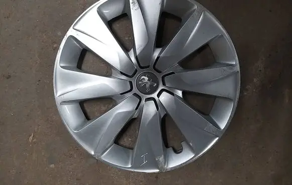 Peugeot 108 R15 wheel hub/cap/trim 426020H130
