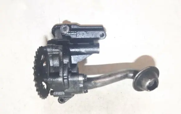 Audi A4 S4 B5 8D Oil pump 670815552