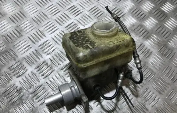Volkswagen Golf IV Master brake cylinder 21027099