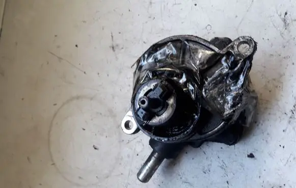 Mercedes-Benz E W211 Vacuum pump