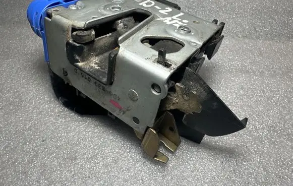 Audi A8 S8 D2 4D Rear door lock 4D0839016D