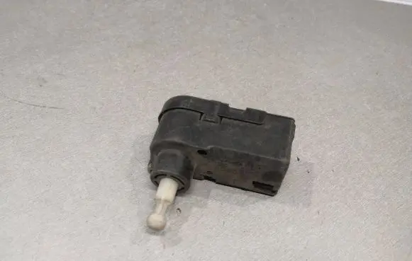 Volkswagen Golf IV Headlight level adjustment motor 1J0941295A 0307853304
