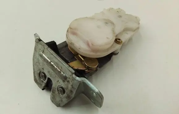Mitsubishi Grandis Tailgate/trunk/boot lock/catch/latch