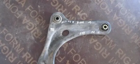 Peugeot 208 Front lower control arm/wishbone