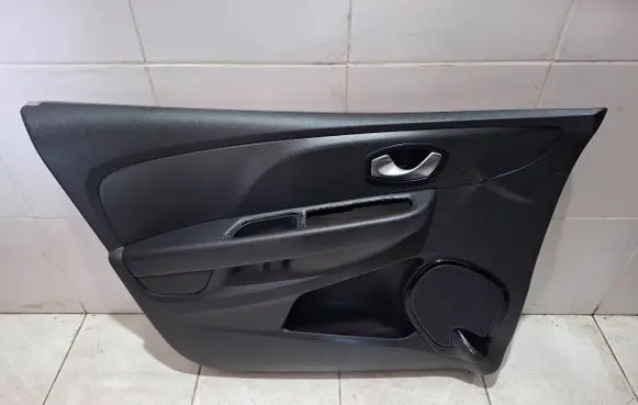 Renault Clio IV Front door card panel trim
