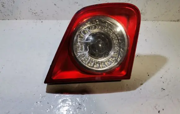 Volkswagen Jetta V Tailgate rear/tail lights 1K5945093