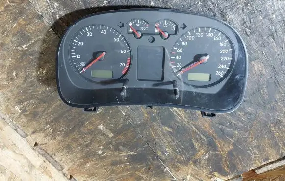 Volkswagen Golf IV Speedometer (instrument cluster) 1J0920800B 0263618001 0413219266