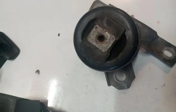 Volvo XC60 Engine mount bracket 31330135 F7008000